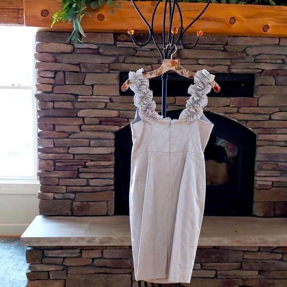 Beautiful Maggy London dress Size 2 - Picture 2 of 7